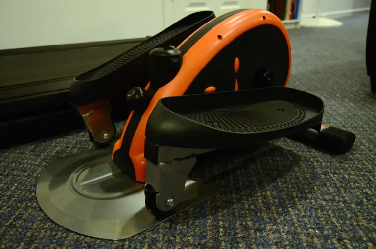 Bien utiliser un mini elliptique en position assise : siège, hauteurs et dosage de l'effort